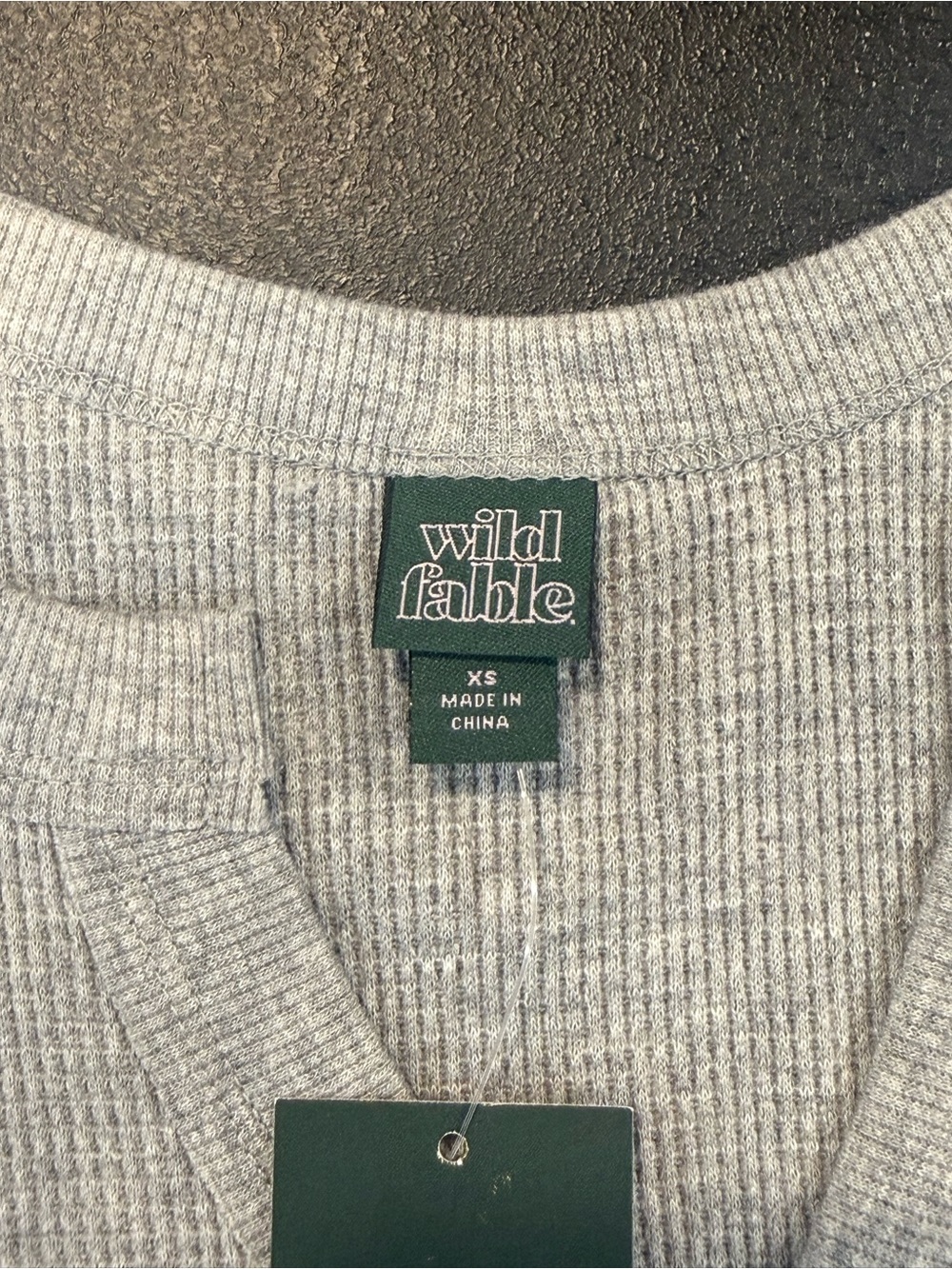 Wild Fable Women’s XS Gray Waffle Knit Cropped Long Sleeve Split Neck Top NWT - Picture 4 of 7